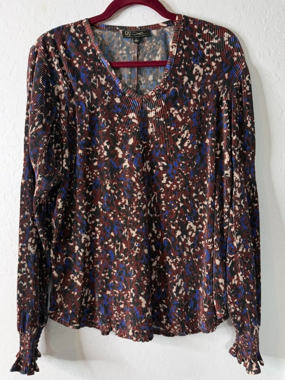 DG2 by Diane Gilman Pleated Animal Print Blouse Size Large | V-Neck Long Sleeve